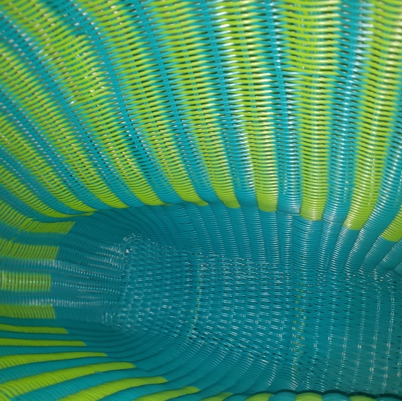 Weaved Plastic Tote Unbranded GUC - Picture 3 of 5